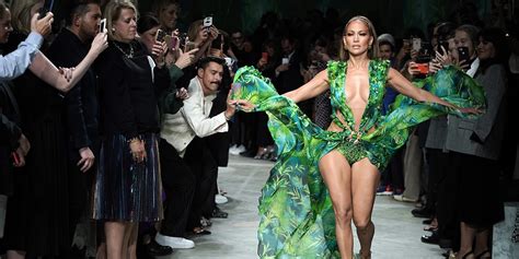 vestito versace jennifer lopez pretty little thimgs|j lo versace looks.